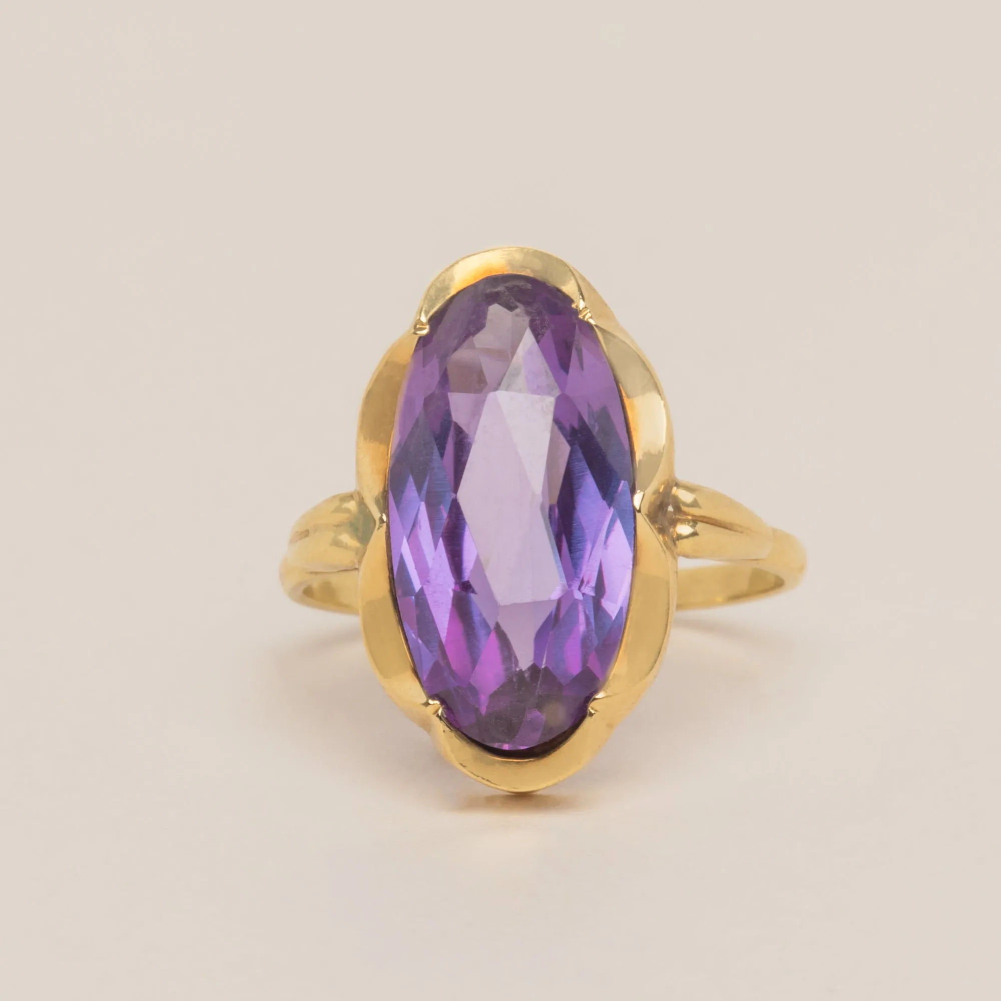 14ct Gold Colour Change Sapphire Cocktail Ring, 7.10ct