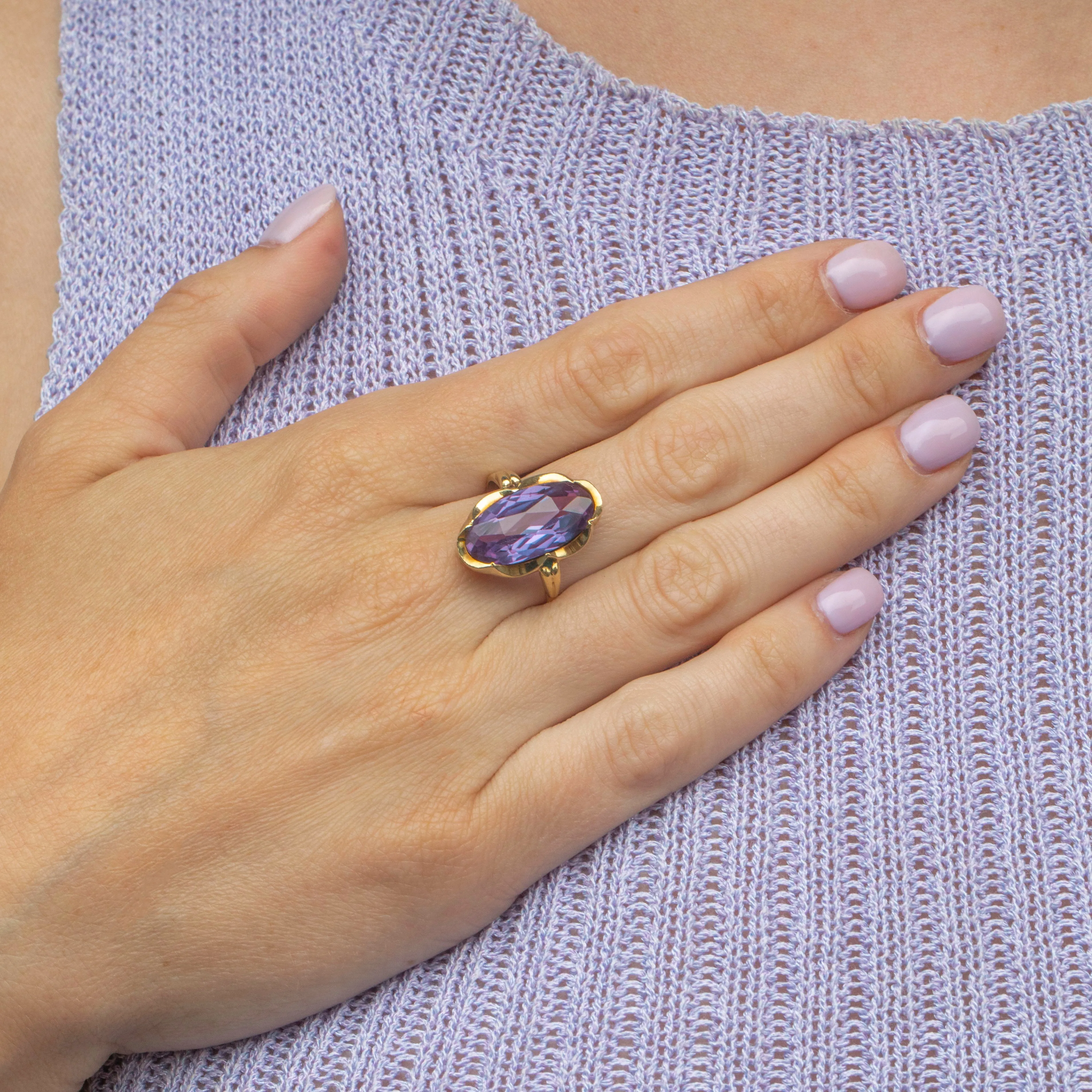 14ct Gold Colour Change Sapphire Cocktail Ring, 7.10ct