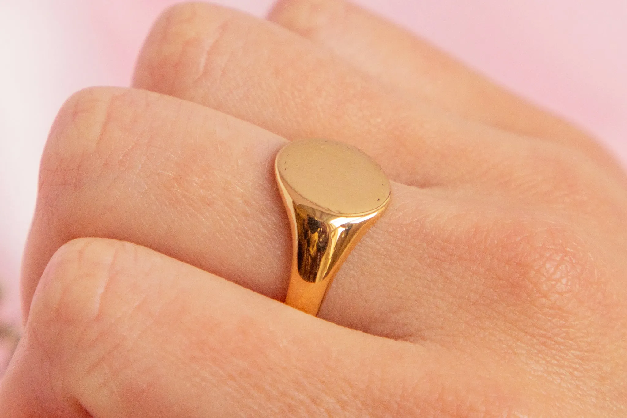 18ct Gold Round Signet Ring, 5.4g