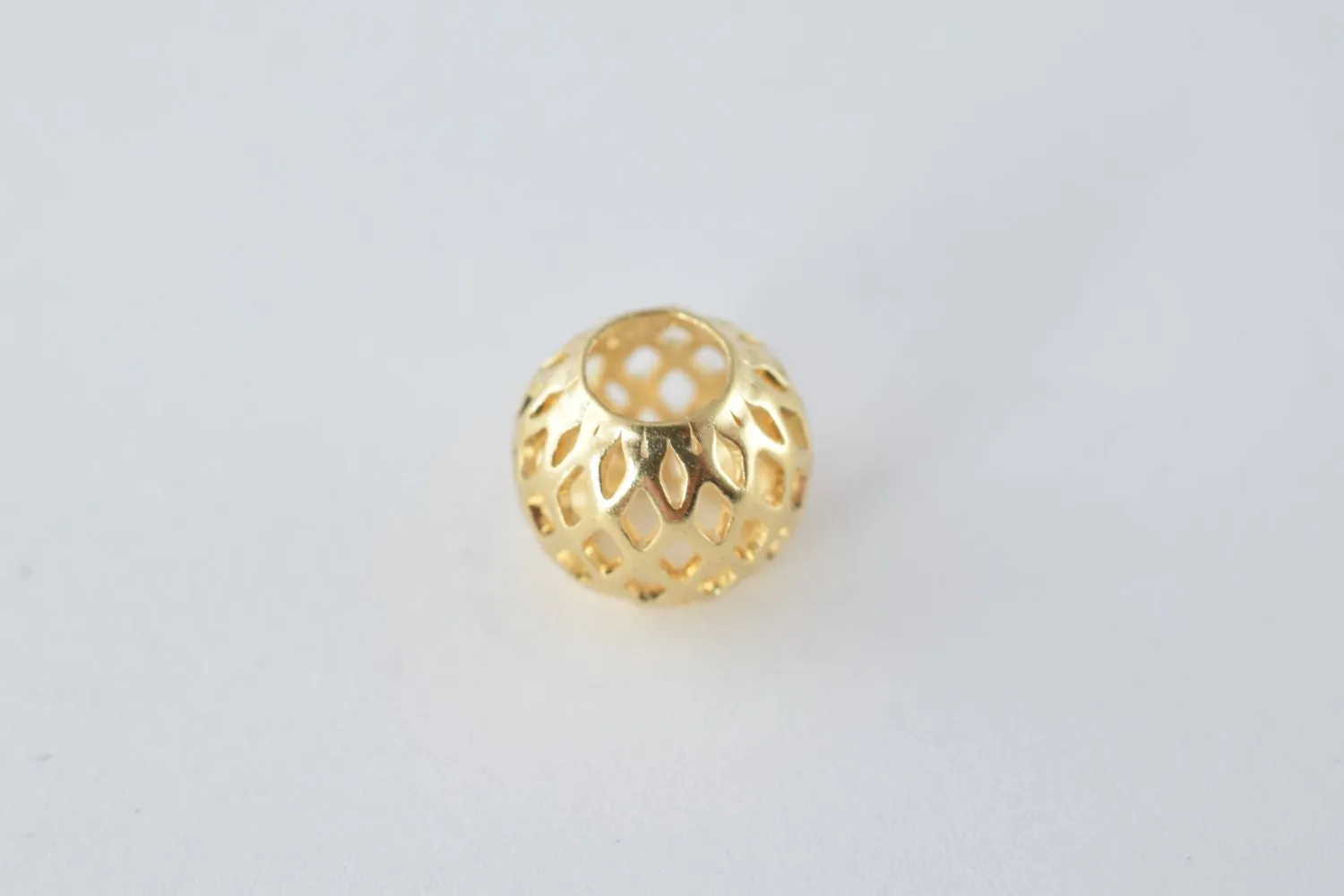 18K Gold Plated Diamond Cut Hollow Beads - Delicate Filigree Round Beads with Detailed Hole for Elegant Jewelry Making