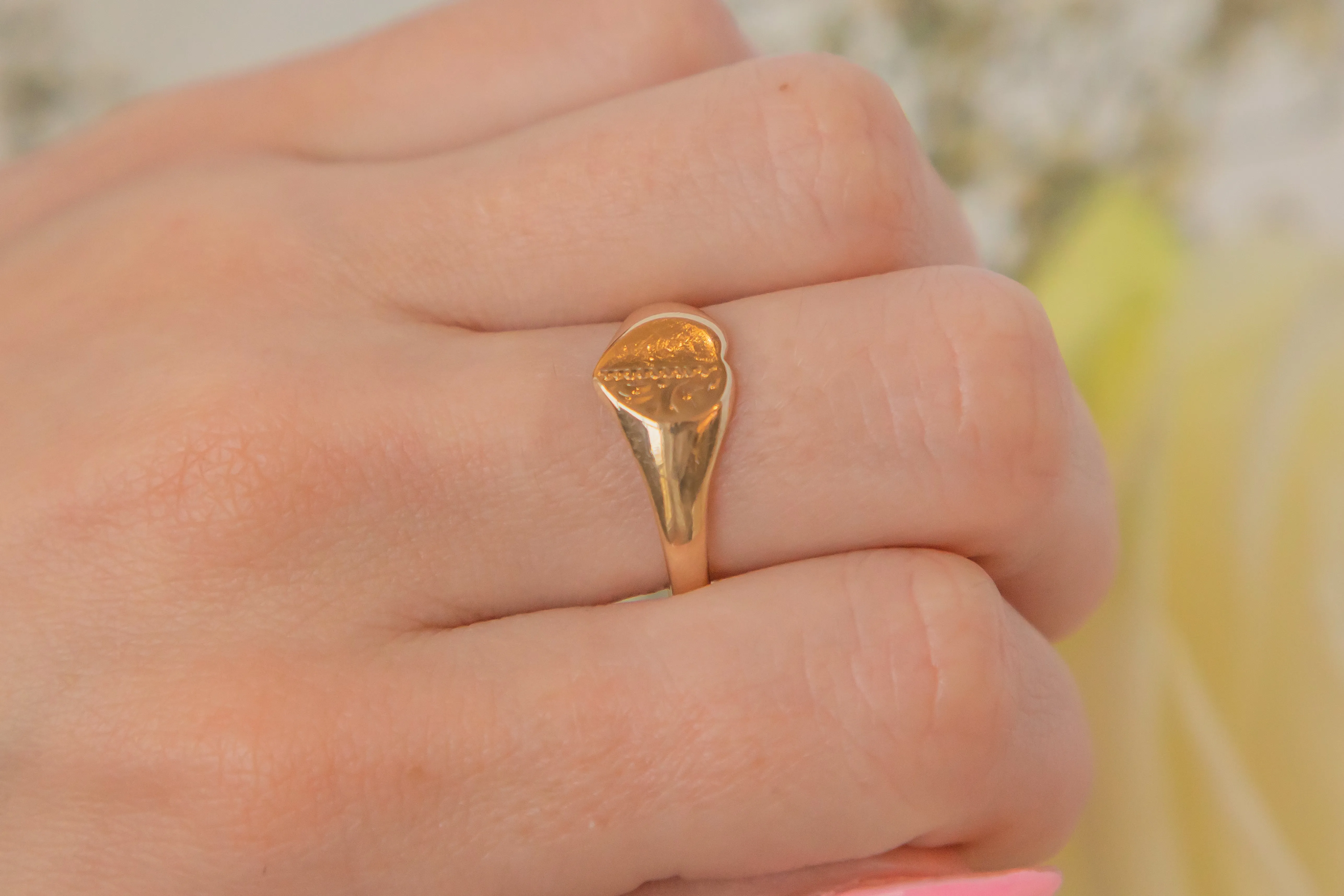 9ct Gold Engraved Heart Signet Ring