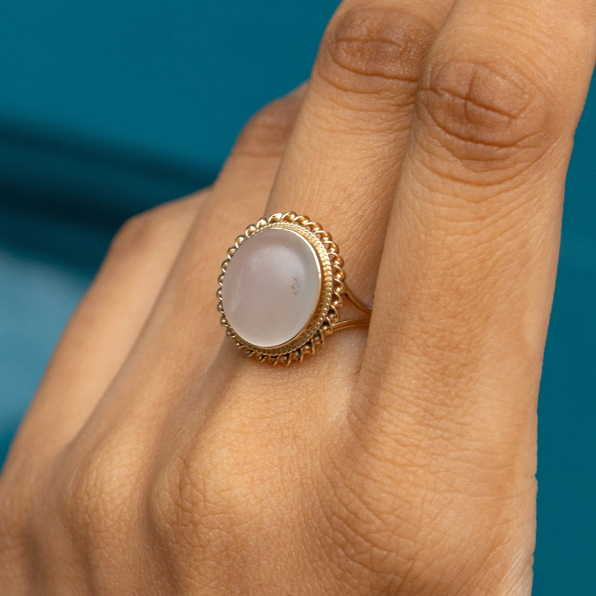 9ct Gold Moonstone Cabochon Ring, 2.86ct