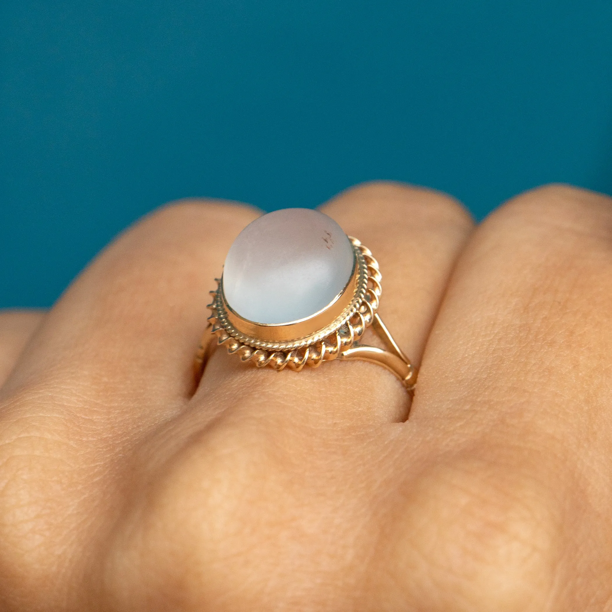 9ct Gold Moonstone Cabochon Ring, 2.86ct