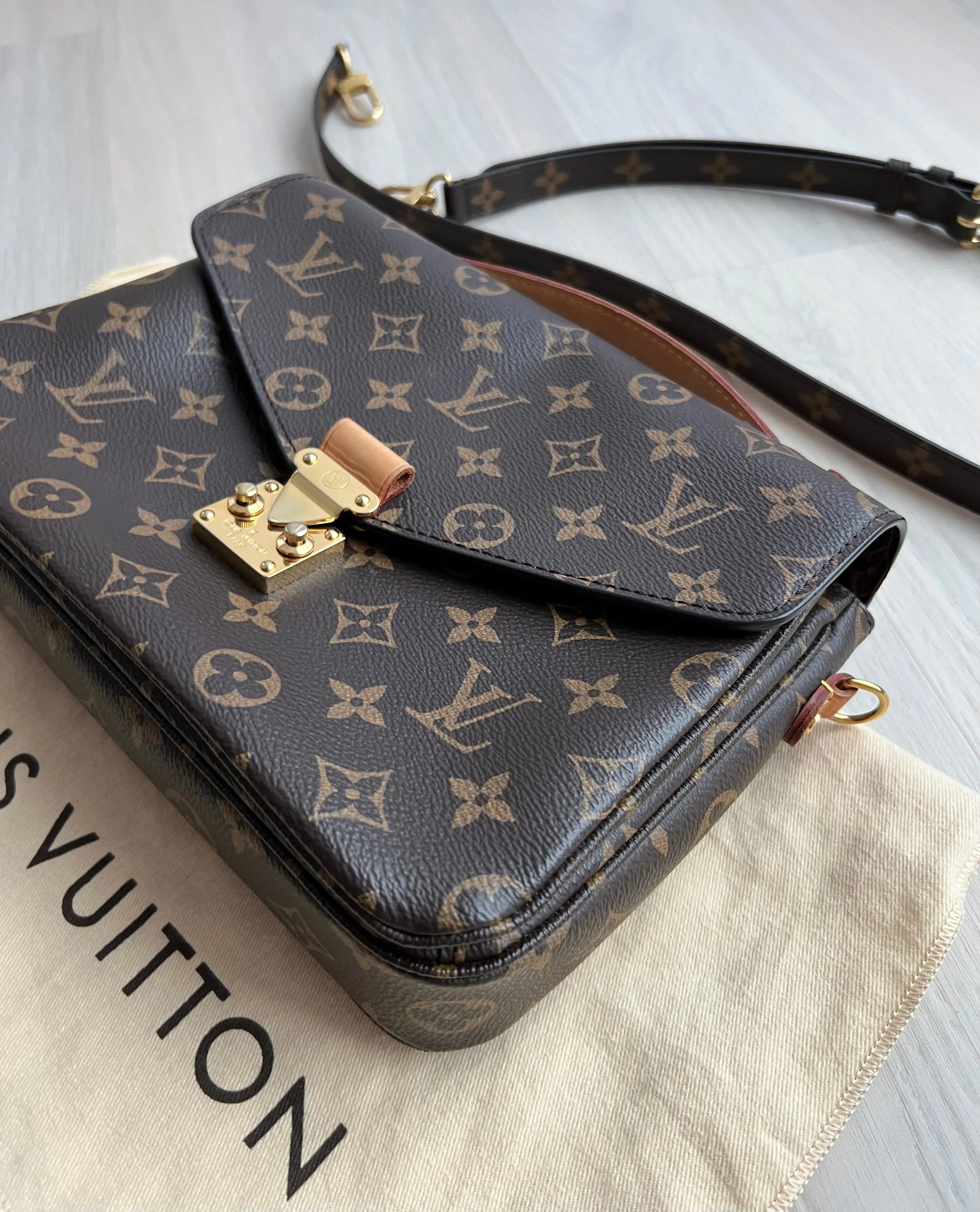 Louis Vuitton Pochette Metis Bag