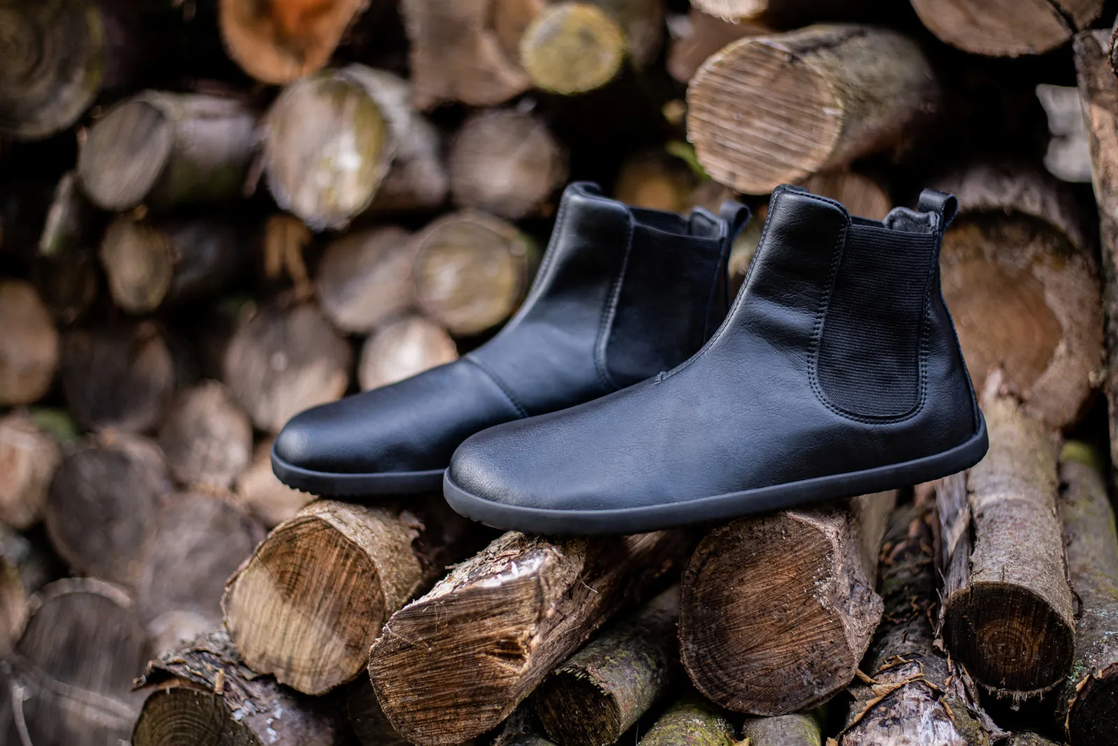 Women’s Chelsea barefoot black boots