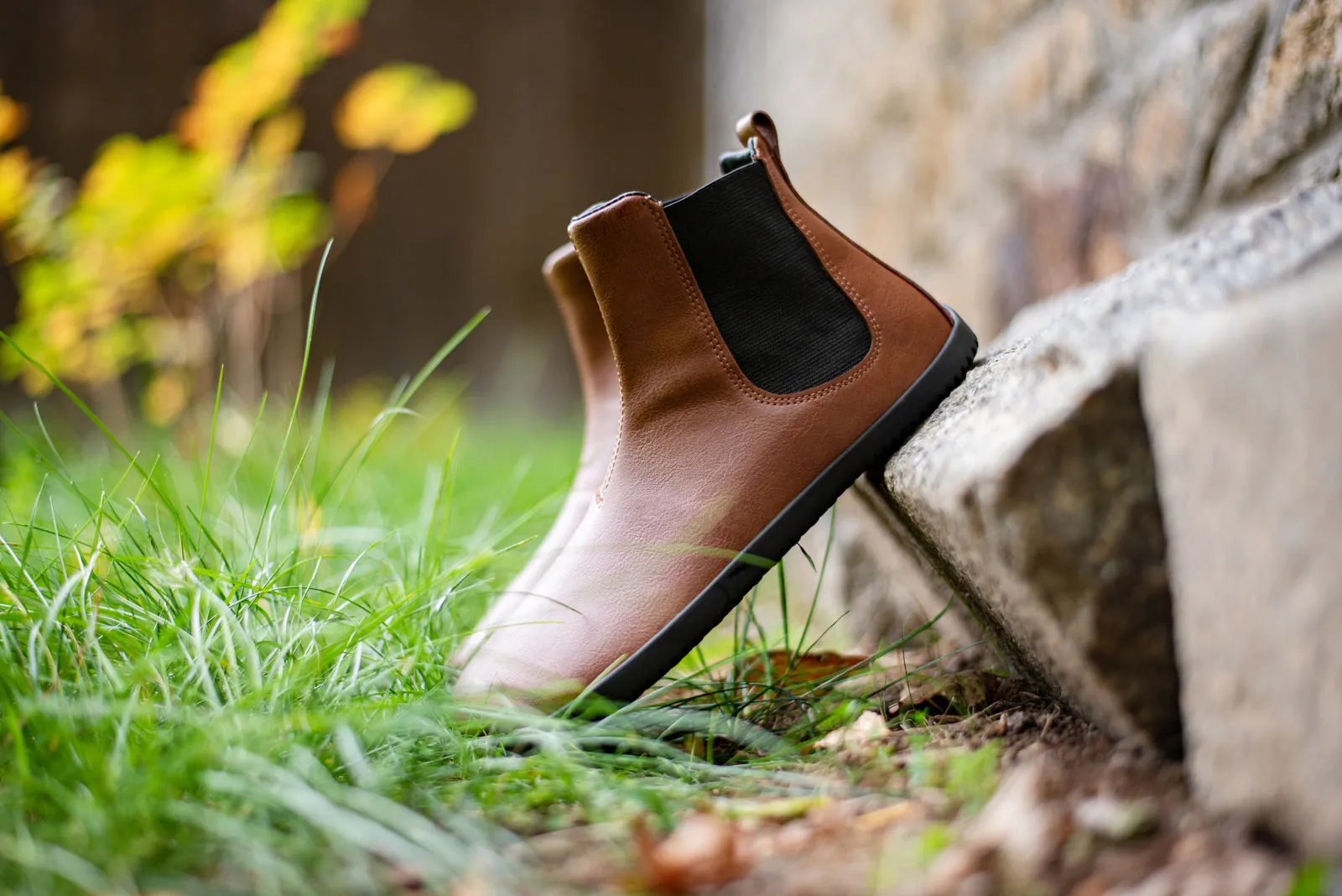 Women’s Chelsea barefoot brown boots