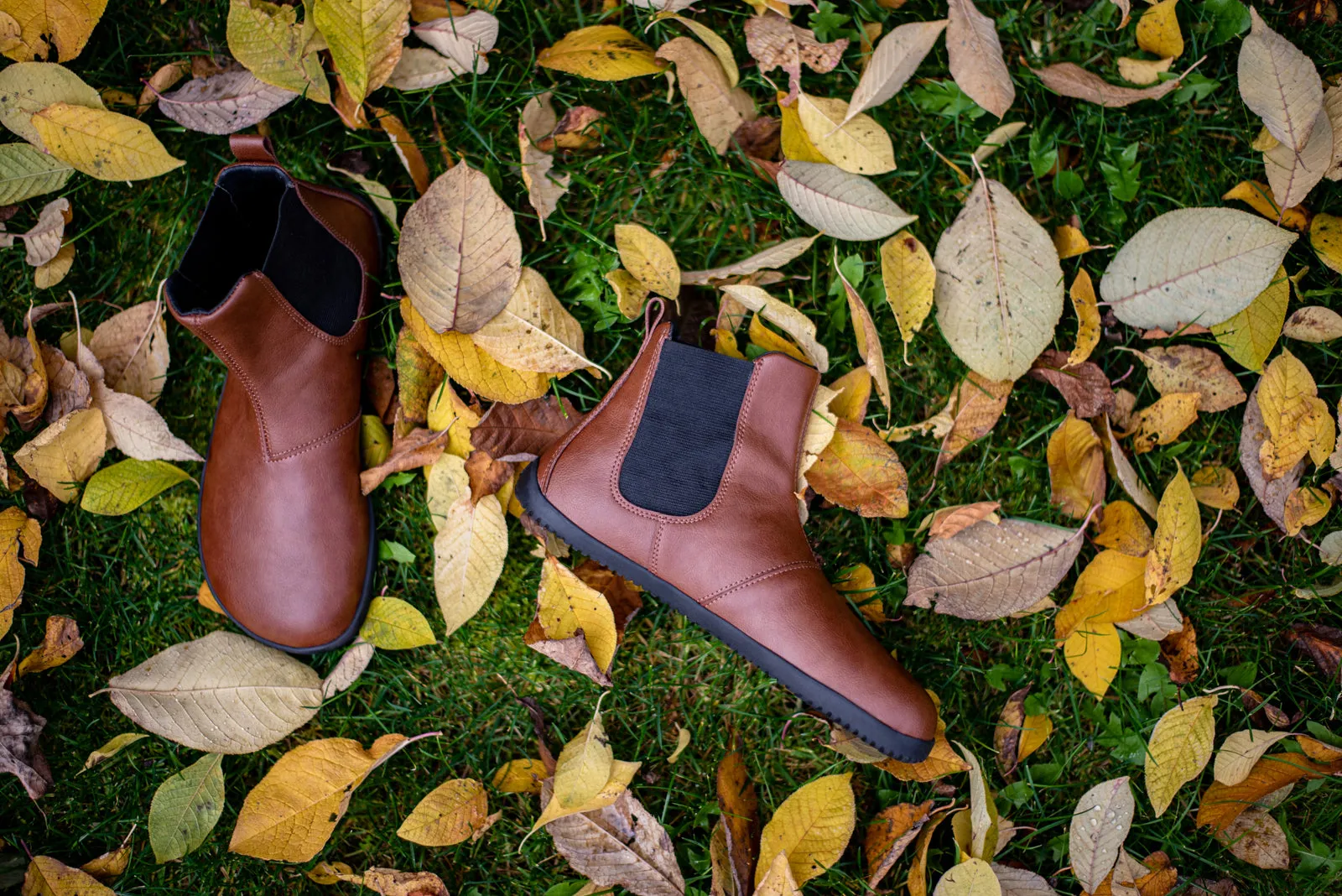 Women’s Chelsea barefoot brown boots