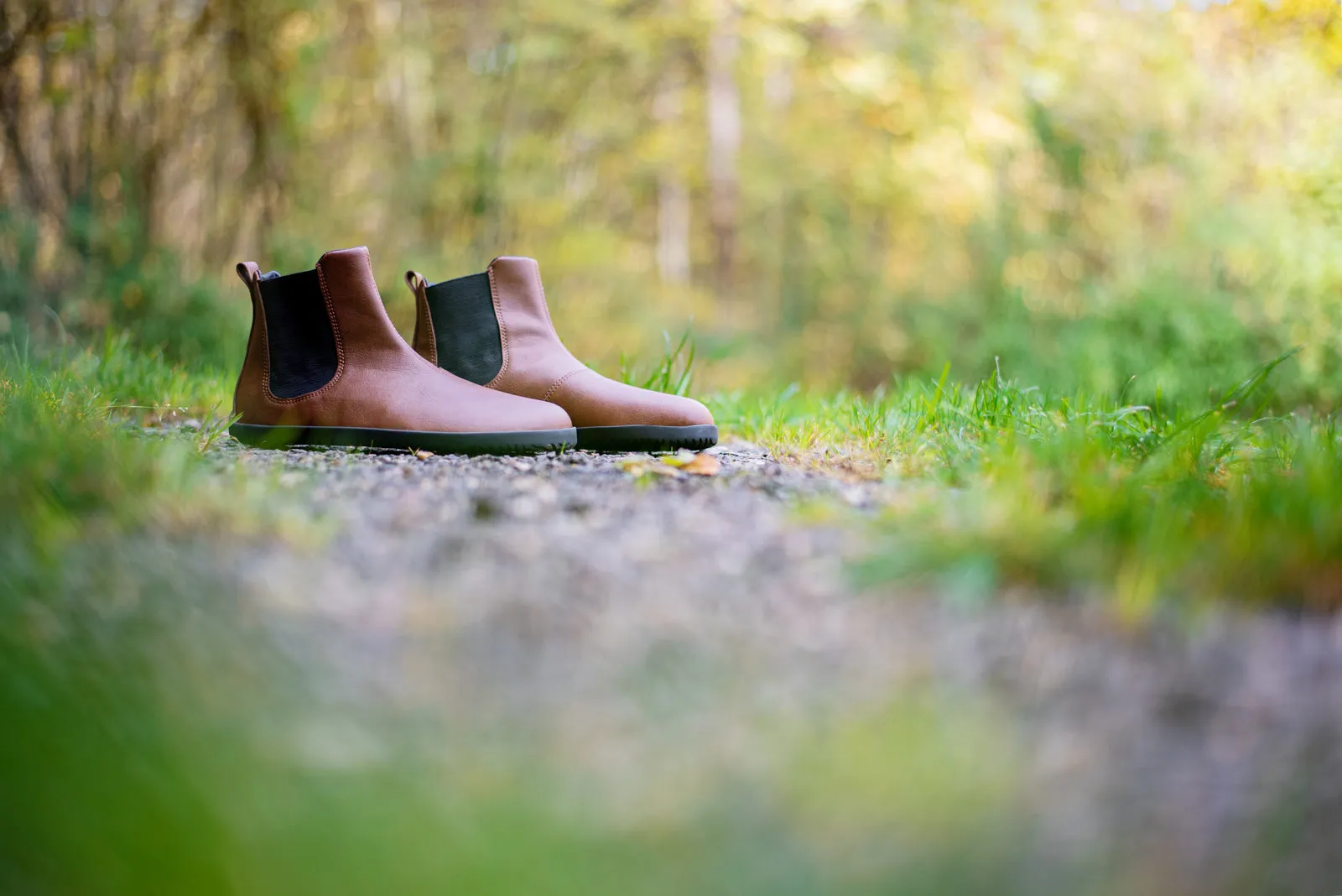 Women’s Chelsea barefoot brown boots