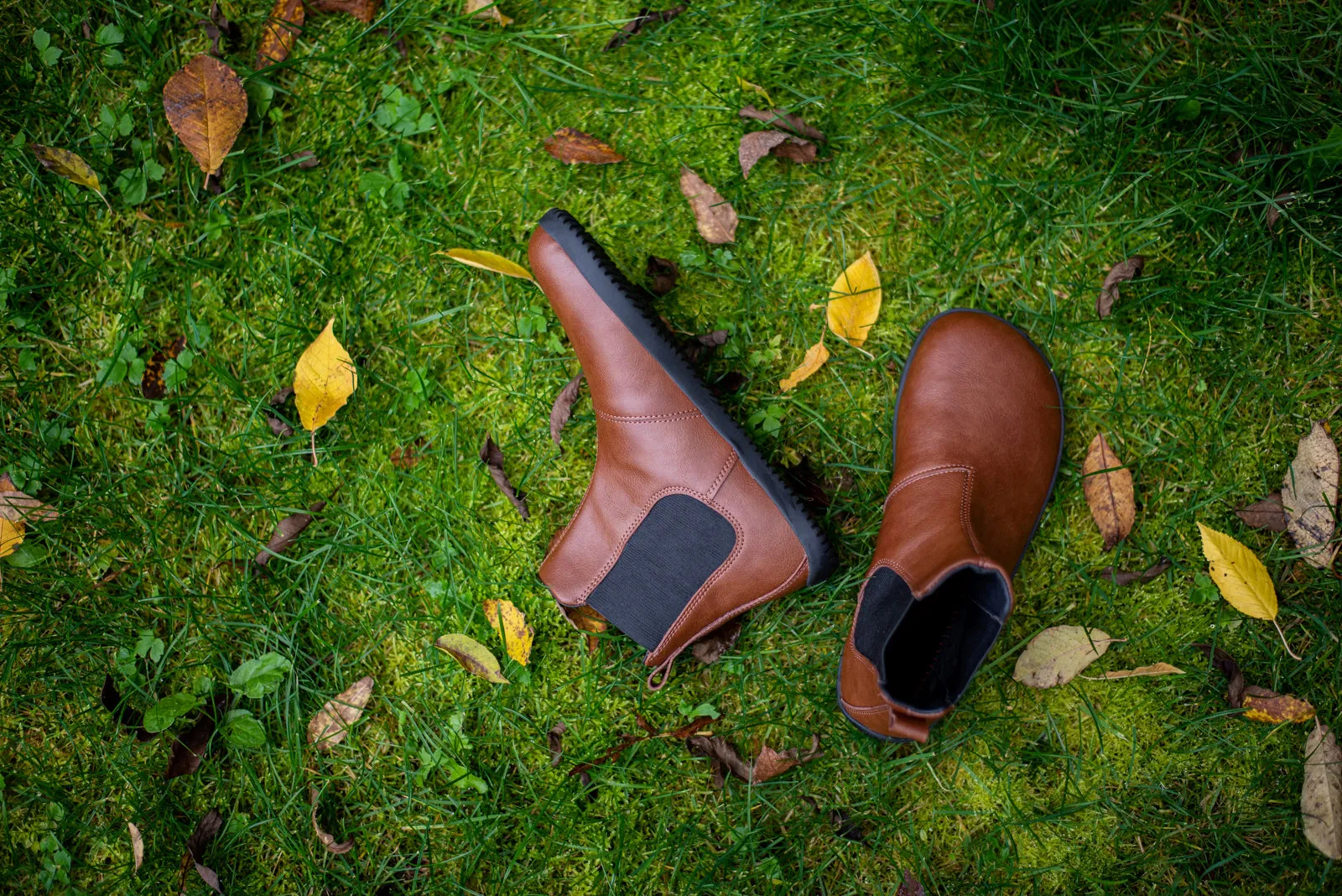 Women’s Chelsea barefoot brown boots